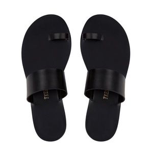 Tkees Dem Sandal in black, size 7